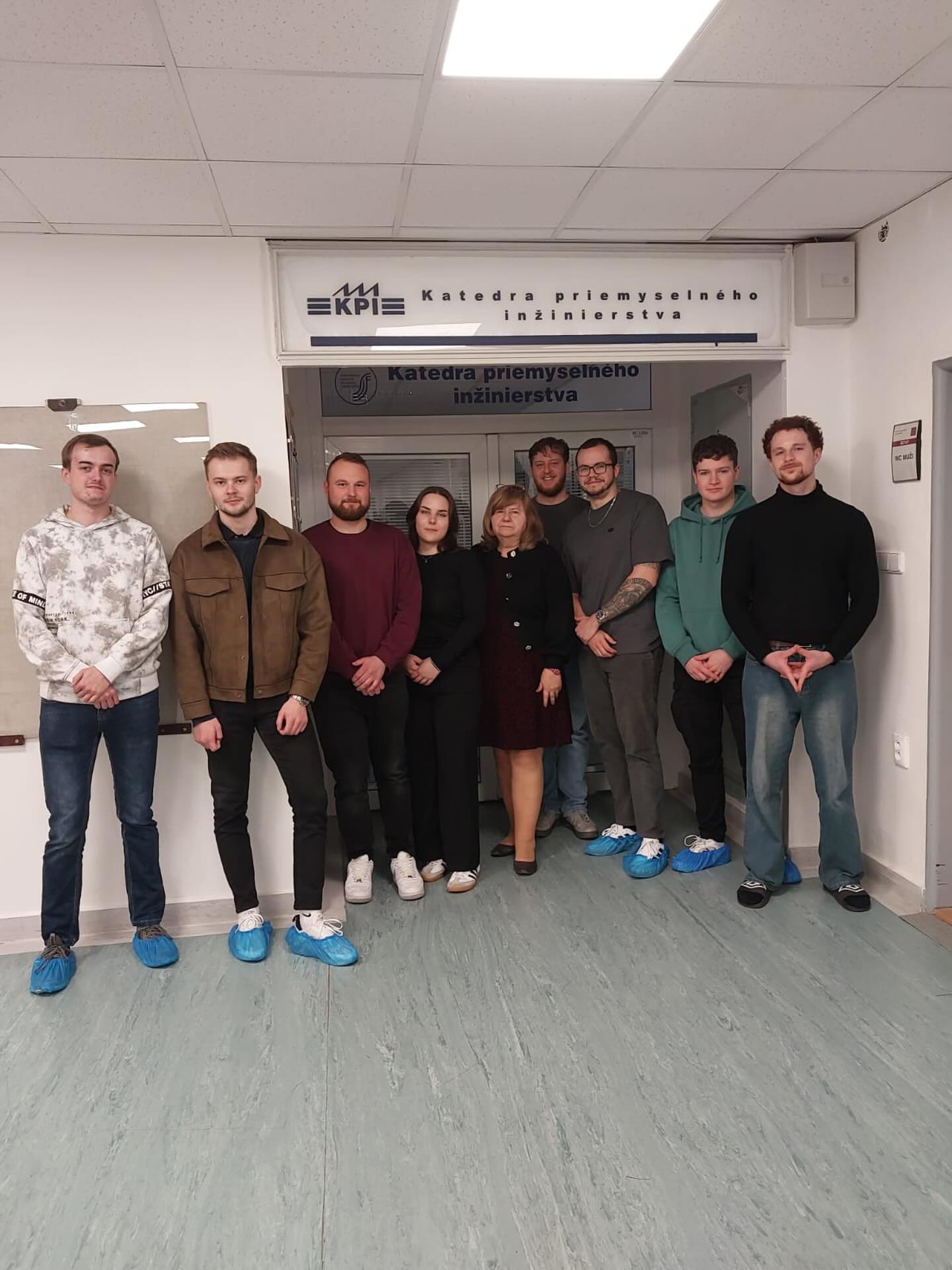 📸 Posledná prednáška z Kontrolingu pre druhákov inžinierskeho štúdia!
Naši talentovaní študenti druhého ročníka inžinierskeho štúdia dnes uzavreli predtermín z predmetu Kontroling pod vedením Ing. Marty Kasajovej, PhD. Bola to ich posledná prednáška v tomto predmete – veľký míľnik na ceste k diplome inžiniera! 🎓
Ako vždy, pani doktorka Kasajová si vyčlenila chvíľu na tradičnú skupinovú fotku so študentmi. Gratulujeme k skvelému výkonu a držíme palce na záverečných skúškach! 🌟
#kpiuniza #sjfuniza #zilinskauniverzita #uniza #zaziuniza