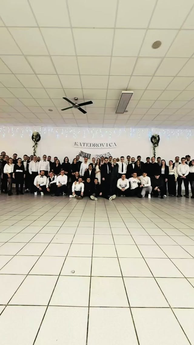 🎉🌟 Katedrovica katedry priemyselného inžinierstva 2025 🌟🎉
Dňa 18.11. sme zažili výnimočný deň plný športu, radosti a spoločnej zábavy! 🏐🔥 Volejbalový turnaj vypukol v plnej paráde, kde sa na pódiu ako majstri presadili študenti 1. ročníka Bc. 🥇👏, druhé miesto si zaslúžene vybojoval tím doktorandov KPI 🥈🎓 a tretie miesto obsadili šikovní študenti 3. ročníka Bc. 🥉💪.

Večer sme zavŕšili nezabudnuteľným spoločenským posedením plným radosti a priateľskej atmosféry! ✨🥳 Spolu sme sa zabávali pri tombole 🎟️, napínavých súťažiach 🎲 a hlbokých rozhovoroch, ktoré nás všetkých inšpirovali 💬. Tanec a smiech nás sprevádzali až do neskorých hodín 💃🕺 – bola to noc, ktorá spojila všetkých v duchu priateľstva a dobrej energie! ⚡❤️

Ďakujeme všetkým za účasť a úžasnú energiu, ktorú ste priniesli! 🙌

Nech žije katedrovica! 🎈🎊
Napíšte nám do komentárov, ako sa Vám páčil tento deň alebo čo sa Vám najviac zapáčilo 👇😊

#Katedrovica2025 #PriemyselnyInzinier #SpolocneSmeSilnejší #kpi #kpiuniza #sjfuniza #uniza #svetstrojov #zlatystrojar #zilinskauniverzita #zaziuniza