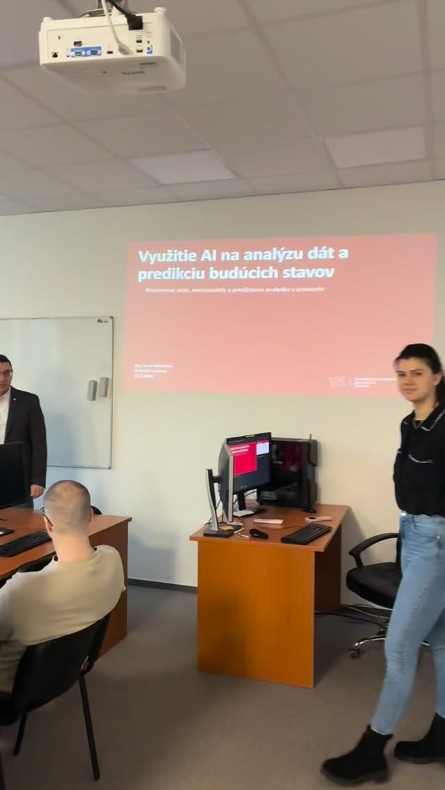 📅 Pokračujeme vedeckými seminármi! Dňa 23. 2. 2026 sa na našej Katedre priemyselného inžinierstva konali vedecké semináre Advanced Industrial Engineering (AIE).
🎓 V rámci podujatia sa uskutočnili dva vedecké  semináre:
Predstavené boli dve témy: 
🔹 Využitie umelej inteligencie na analýzu dát a predikciu budúcich stavov -👤 Ing. Lucia Mozolová
🔹 Artificial Organic Factory -👤 Ing. Erik Pálenčík
👏 Ďakujeme prednášajúcim za zaujímavé a podnetné príspevky. Odnášame si množstvo nových poznatkov, inšpirácií a podnetov pre výskum aj prax.
Tešíme sa na ďalšie semináre AIE! 🚀
#IndustrialEngineering #kpi #zilinskauniverzita #kpiuniza #uniza AIE uniza