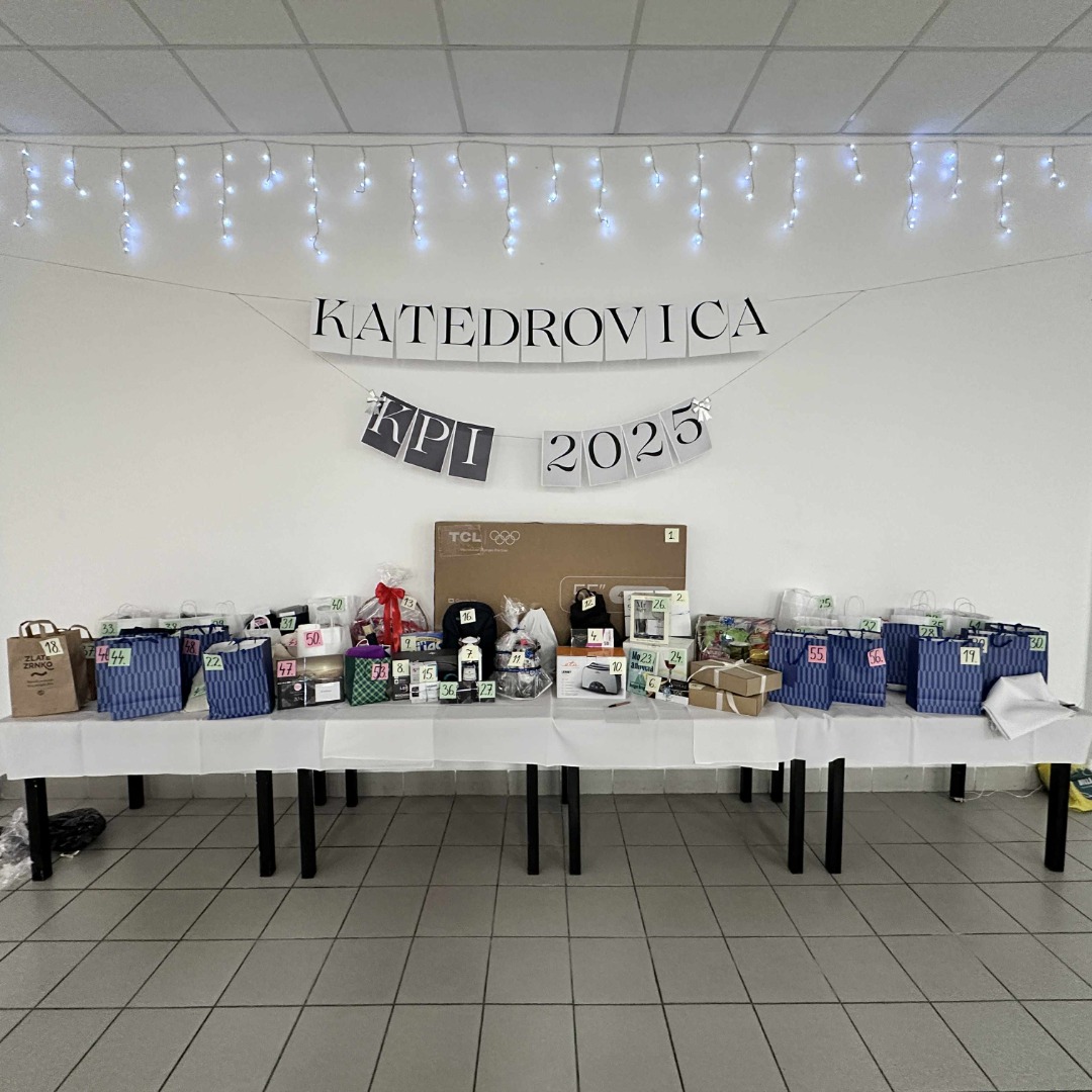 📢 Katedrovica je tu! Dnešné podujatie spojí študentov aj učiteľov v uvoľnenej atmosfére. Súčasťou bude samozrejme aj bohatá tombola 🎁